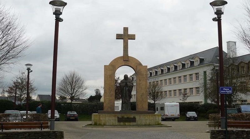 Lanzan campaña en Francia con imágenes de la cruz