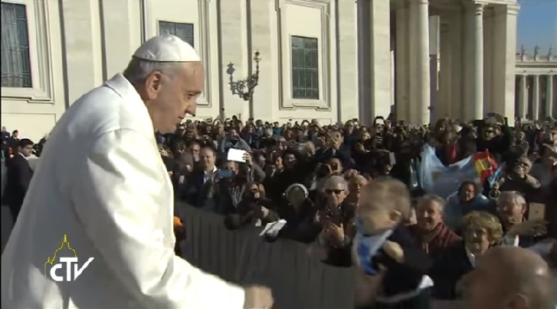 Debe asistirse con respeto a la Santa Misa, dice el Papa