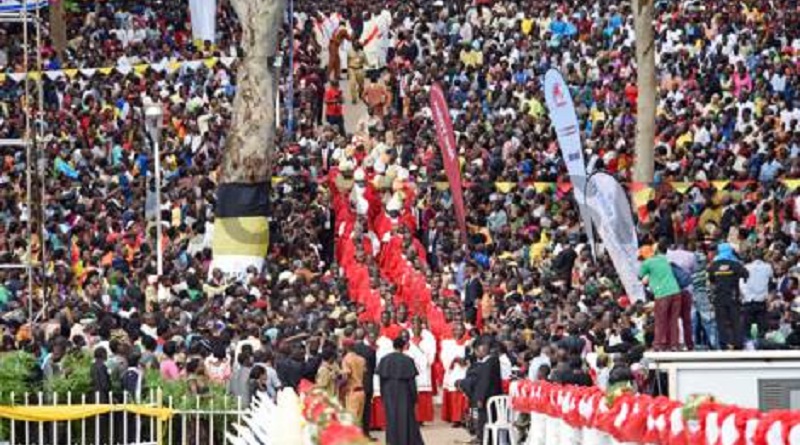 Miles celebran “El Camino de la Fe” en honor de Mártires Ugandeses