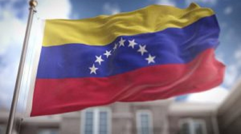 John Oliver se equivoca con Venezuela: Es un país socialista