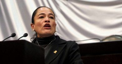 Verónica Juárez Piña, a nombre del PRD pide que AMLO promueva la Constitución, no su cartilla moral