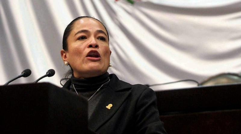 Verónica Juárez Piña, a nombre del PRD pide que AMLO promueva la Constitución, no su cartilla moral