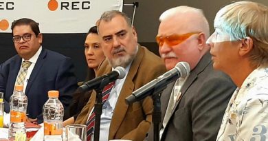 Abstencionismo provoca la elección de los "tontos", dice Lech Walesa