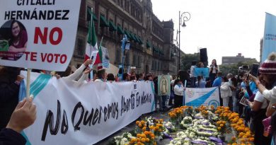 "No queremos aborto en México", protestan Movimientos Unidos por la Vida frente a Palacio Nacional