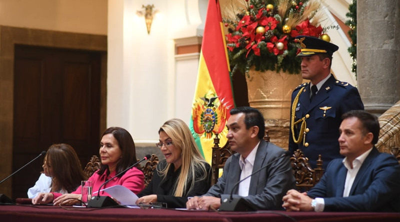 Bolivia los declara personas "no gratas" y les da tres días para abandonar el país