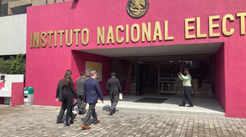 Garantiza el cumplimiento de los plazos legales para el registro de representantes.