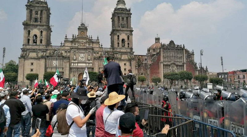 Cerco policiaco en el Zócalo de la CDMX afecta actividad económica.