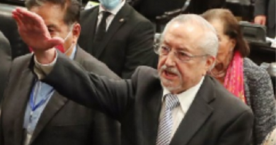 Francisco Javier Salazar Sáenz asume escaño en el Senado de la República.
