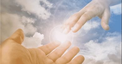 Tenemos en este mundo el privilegio y el honor de ser ¡LA MANOS DE DIOS!