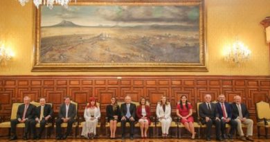 La foto de los 11 gobernadores electos de Morena con López Obrador en Palacio Nacional revela que, aunque todavía no son autoridades, el gran elector ya los avaló.