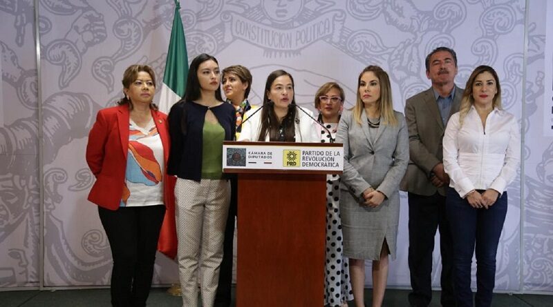 La Consulta Popular le servirá a Andrés Manuel López Obrador para montar una estrategia para influir en el voto a favor de Morena y del candidato presidencial que imponga, afirma Verónica Juárez, coordinadora de los diputados del PRD.