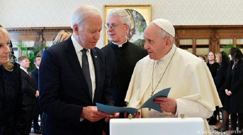 Desconcierta la afirmación de Joe Biden de que el Papa le dijo que era un buen católico y que podía acercarse a comulgar.