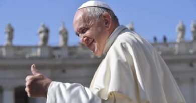 Los 85 años de edad del Papa Francisco, cumplidos el 17 de diciembre de 2021, muestran cómo una vida de fe es una vida fecunda, una vida que vale la pena, una vida plena, una vida feliz.