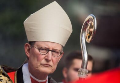 Recemos para que el Papa no castigue a esos inocentes y dé la victoria a los enemigos de la Iglesia.