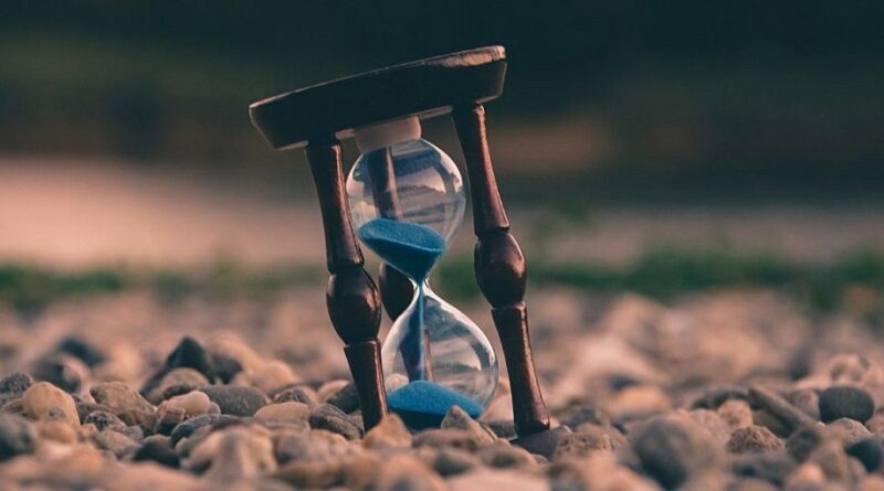 Una persona es fuerte porque es paciente ante las adversidades; puede sentir miedo ante una adversidad, pero lo vence con audacia y valentía.