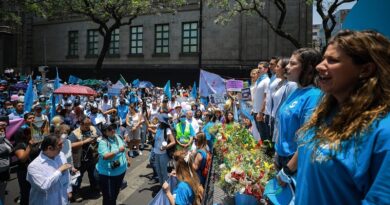 Más de 40 mil mexicanos marchan por la defensa del derecho a la vida en México. Condenan a la Corte mexicana por su postura abortistas y porque se ha convertido en "peón" del presidente Andrés Manuel López Obrador.