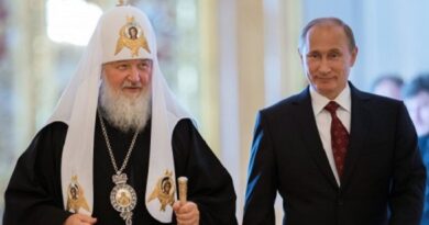 Es de esperar que dentro de la jerarquía ortodoxa experimenten una crisis por la guerra en Ucrania y les haga pasar por su propio proceso de purificación, y que la Iglesia ortodoxa deje de ser servil a los intereses políticos.