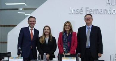 Lorenzo Córdova subrayó la importancia, si queremos seguir viviendo en democracia, de los mecanismos de control, de pesos y contrapesos.