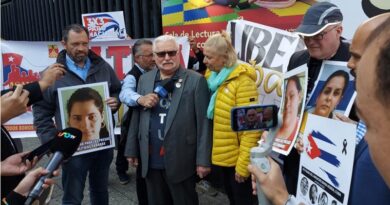 Lech Walesa respalda protesta ante Embajada de Cuba en México