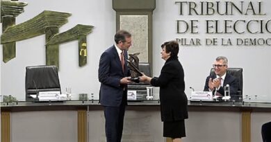 Al entregarle el premio "Cátedra de la Democracia" por su contribución al fortalecimiento de la democracia en la región, el Tribunal Supremo de Elecciones (TSE) costarricense reconoce que el INE es un organismo electoral confiable y técnicamente solvente.